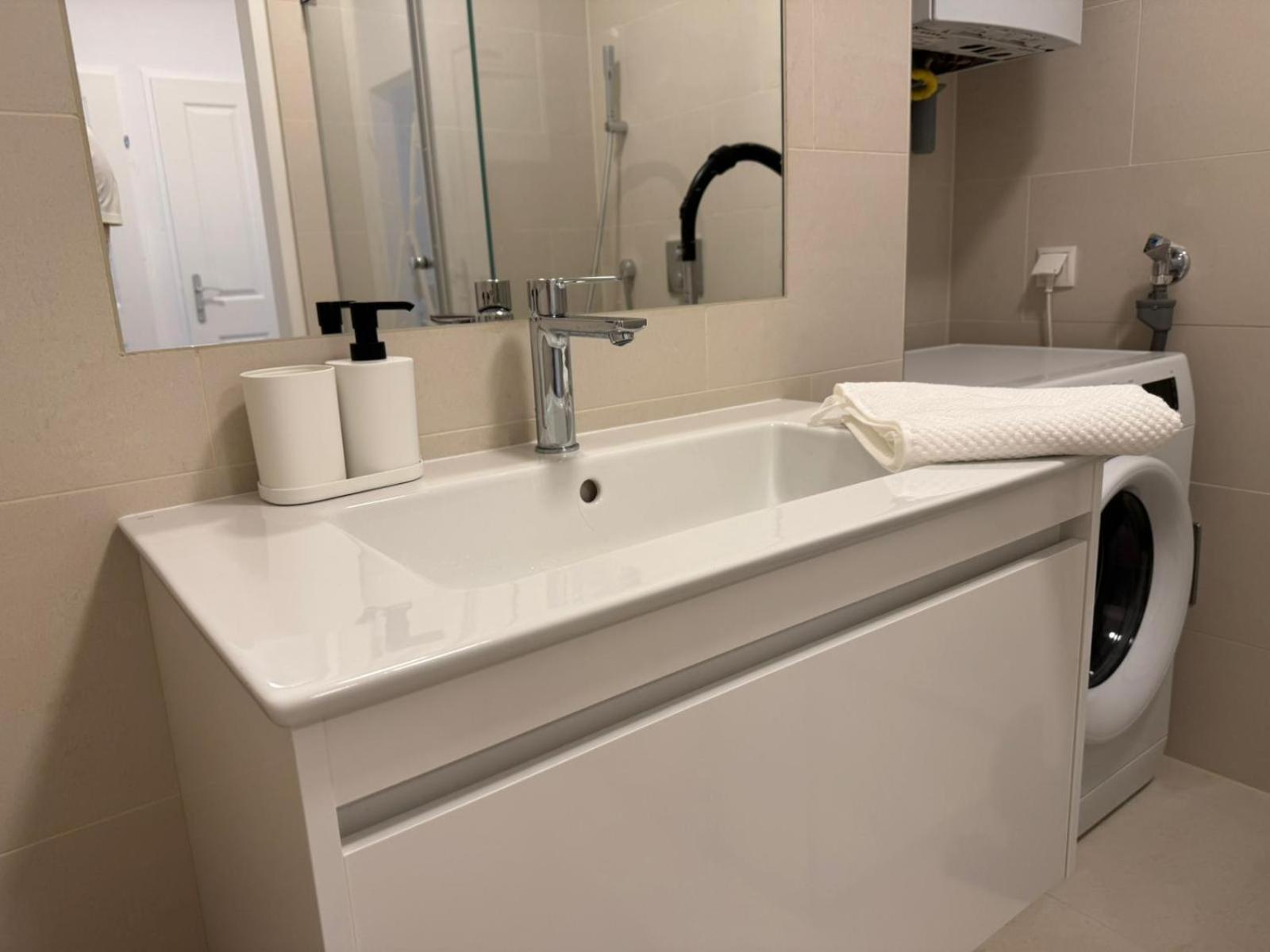 Apartment Train Station, Kahlenberg, Historic, Danube - Axara Housing Fhg 16 Wien